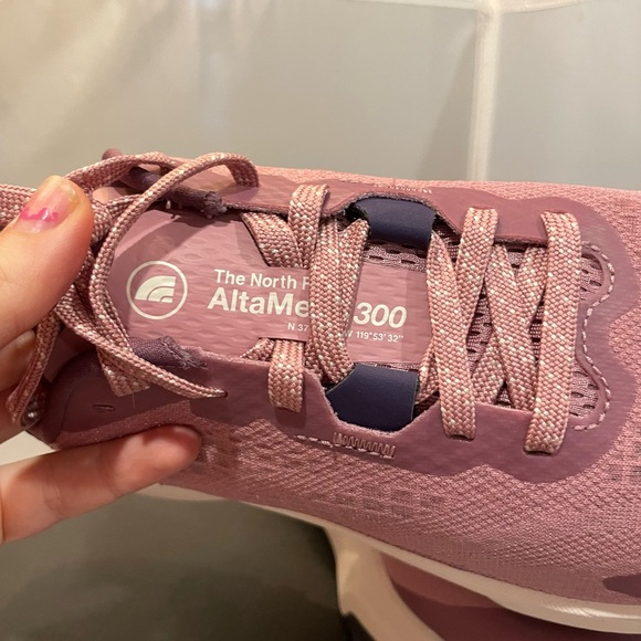 NIB The North Face Sz 9 Womens Midnight Mauve W Altamesa 300 Sneaker Shoes $129! - Picture 7 of 12